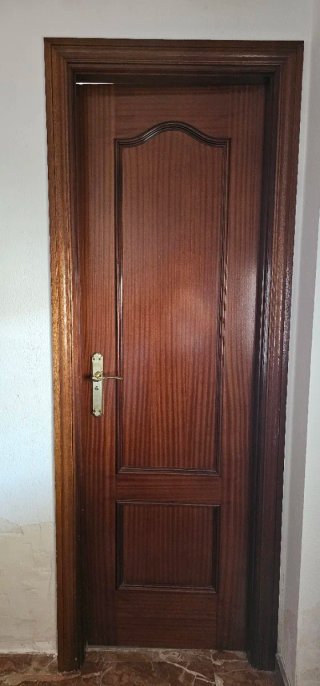 Puertas madera maciza