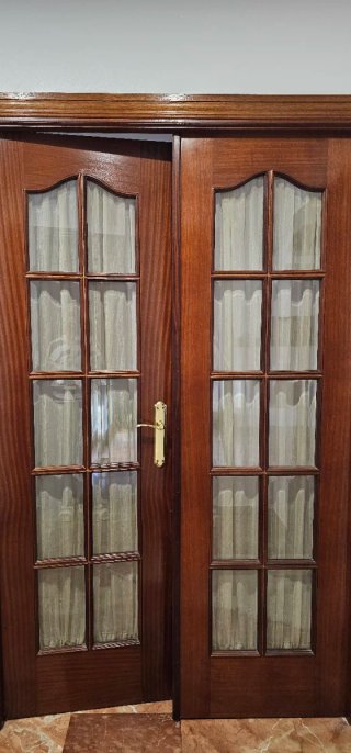 Puertas madera maciza