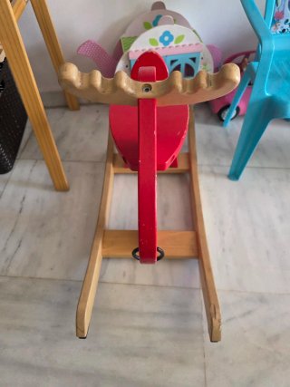 Rinoceronte di legno per dondolare