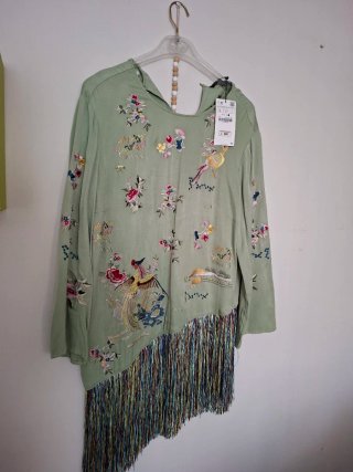 Blusa Zara bordada con flecos Talla L