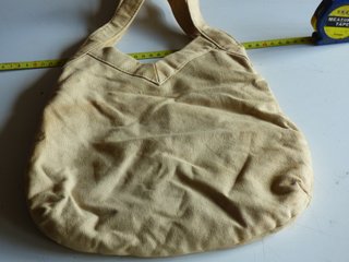 Bolso de mano con flores bordadas