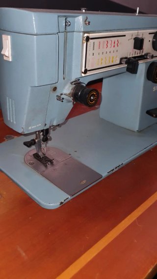 Máquina de coser Singer.