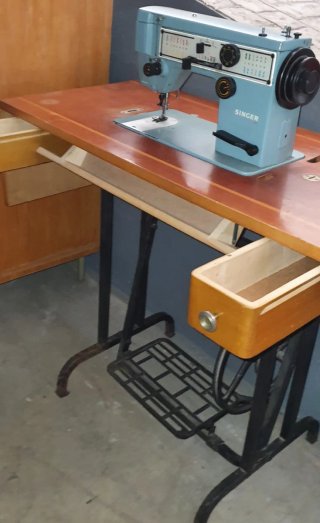 Máquina de coser Singer.