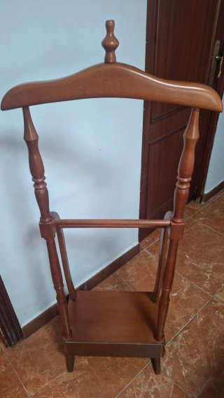 Galán de noche de madera con cajon