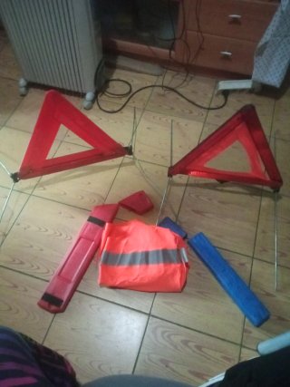 Juego triángulos emergencia + chaleco reflectante