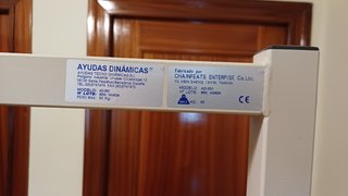 Incorporador de cama de metal.