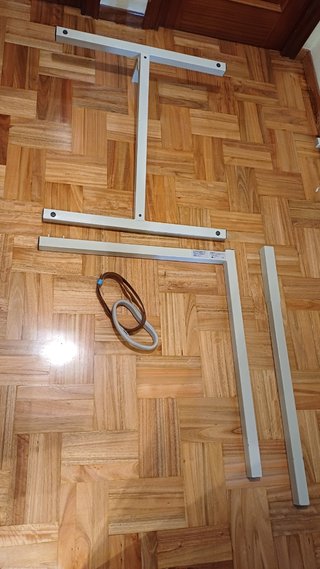 Incorporador de cama de metal.