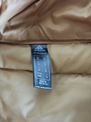 Chaqueta plumífera Adidas marrón