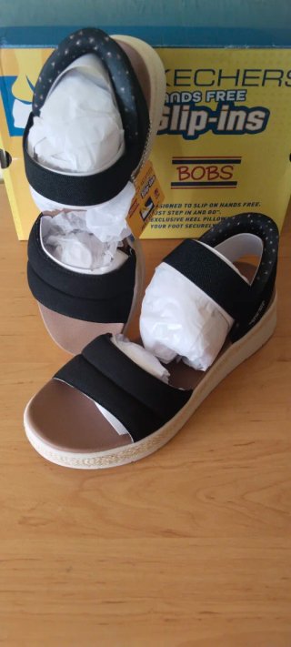 Sandalias Skechers cuña