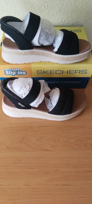 Sandalias Skechers cuña