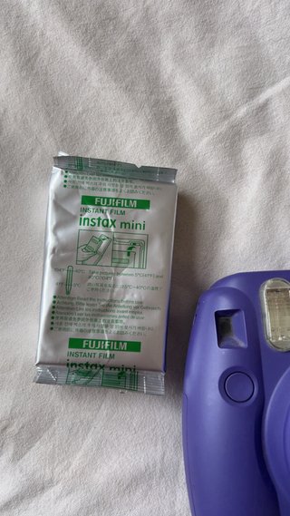 Instax Mini 8 Lila + 2 Cartuchos y Pilas