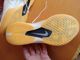 Zapatillas Nike Jordan Blancas y Amarillas