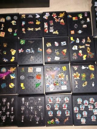 Colección de pins antiguos