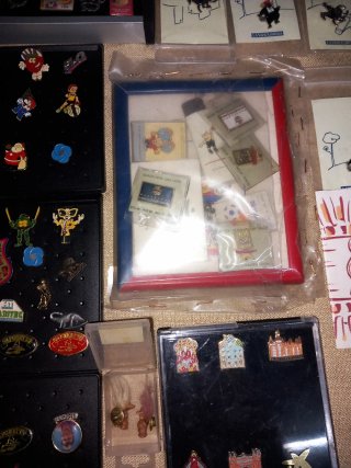 Colección de pins antiguos