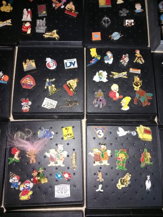 Colección de pins antiguos