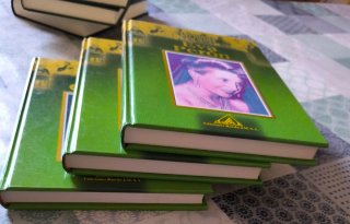 Tres libros de colección de personajes del sigloXX