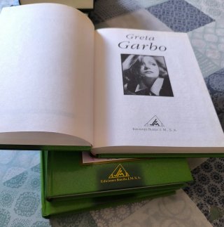 Tres libros de colección de personajes del sigloXX