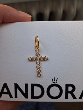Charm Cruz Pandora Dorado y Plateado