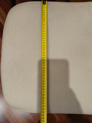 2 Sillas tapizadas blancas patas negras