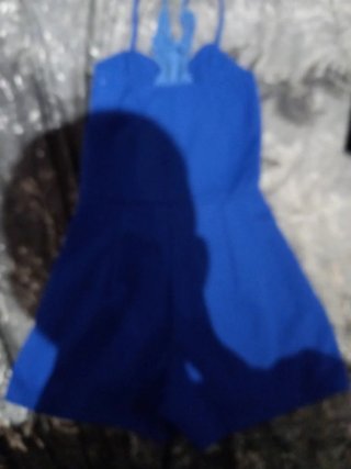 Mono azul con tirantes