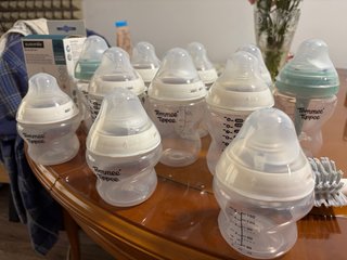 Biberones Tommee Tippee (Pack 8) 2 anti cólicos