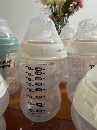 Biberones Tommee Tippee (Pack 8) 2 anti cólicos
