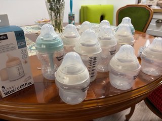 Biberones Tommee Tippee (Pack 8) 2 anti cólicos