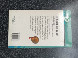 Libro juvenil: el túnel de papel.
