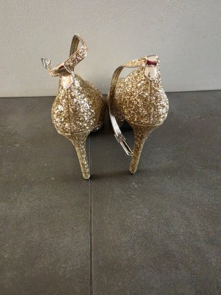 Scarpe décolleté oro glitter con cinturino