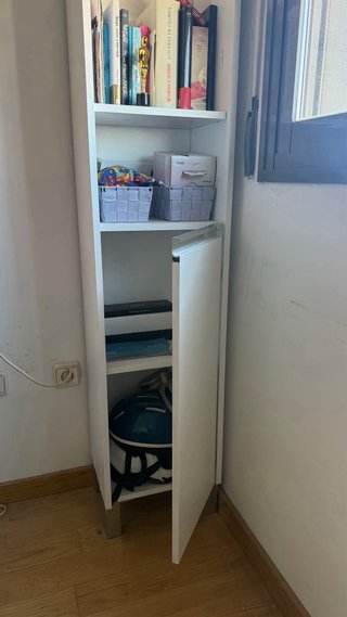 Estantería estrecha blanca