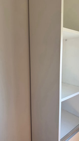 Estantería estrecha blanca