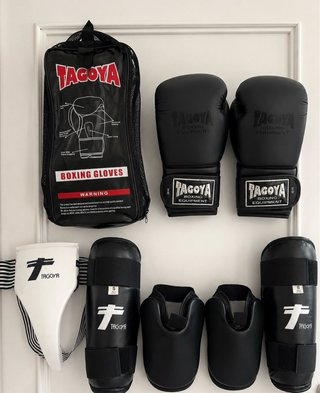 Kit Boxeo TAGOYA Guantes y Protecciones