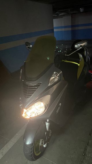 Moto Scooter S2 125 FI Negra y Verde