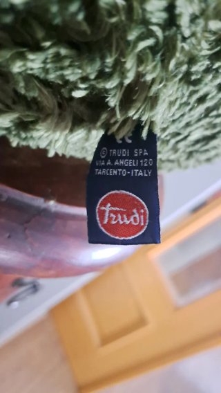 Peluche Erizo Bussi con Peto Verde