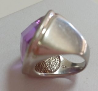 Anillo Plata Maciza con Piedra Morada