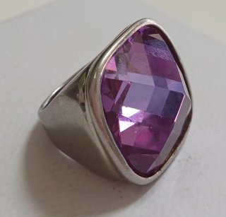 Anillo Plata Maciza con Piedra Morada