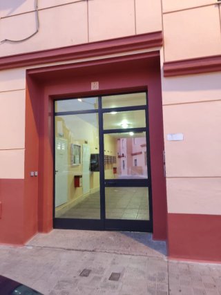 Vendo piso en la c/ Granado cerca del club Cantely