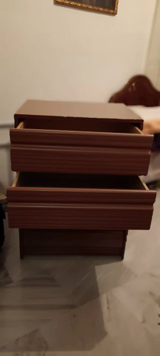 Cómoda de madera marrón