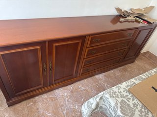 Mobile in legno con vetrine