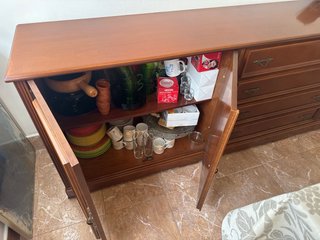 Mobile in legno con vetrine