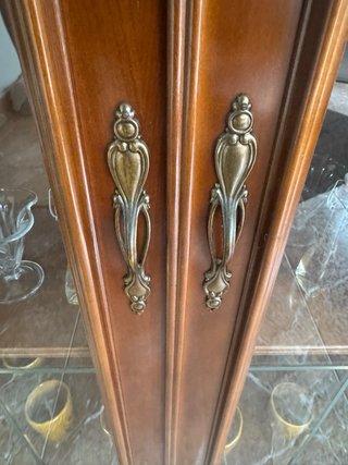 Mobile in legno con vetrine