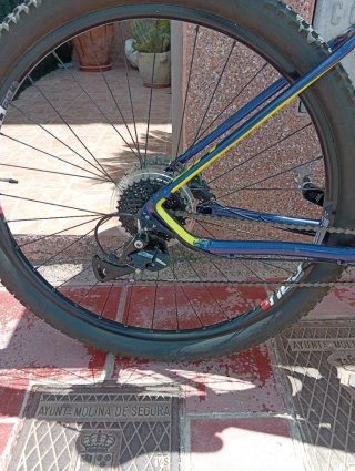 Bicicleta BH Azul y Amarilla