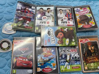 Lote de 7 Juegos PSP: PES, FIFA, Cars, Piratas...