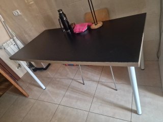 Mesa de comedor negra y blanca