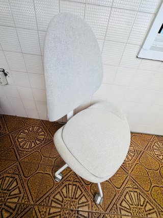 Silla de escritorio blanca