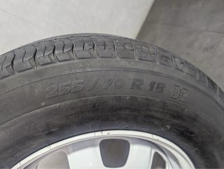 5 Llantas Land Rover Defender 18" Originales