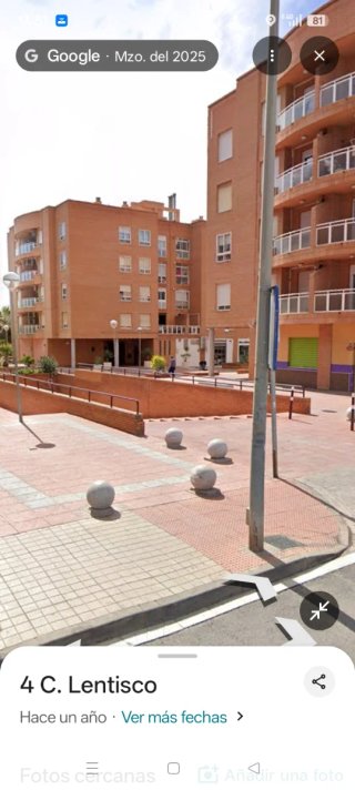 Plaza de garaje para coche grande