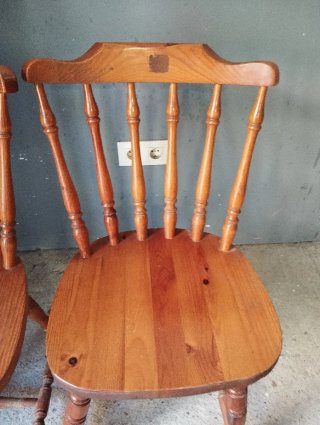 Pareja de sillas de madera antiguas