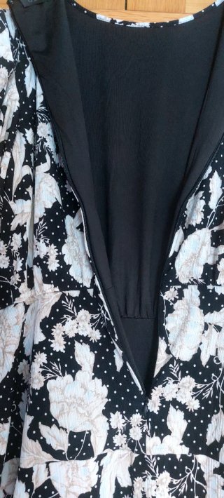 Vestido Guess floral negro y beige sin estrenar