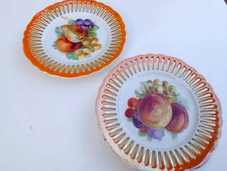 2 Piatti da Dessert in Porcellana con Frutta